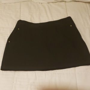 Short black skort size 8P